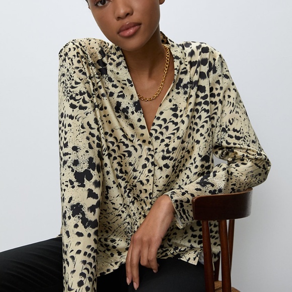 Aritzia Babaton Power Blouse size S - Picture 2 of 10